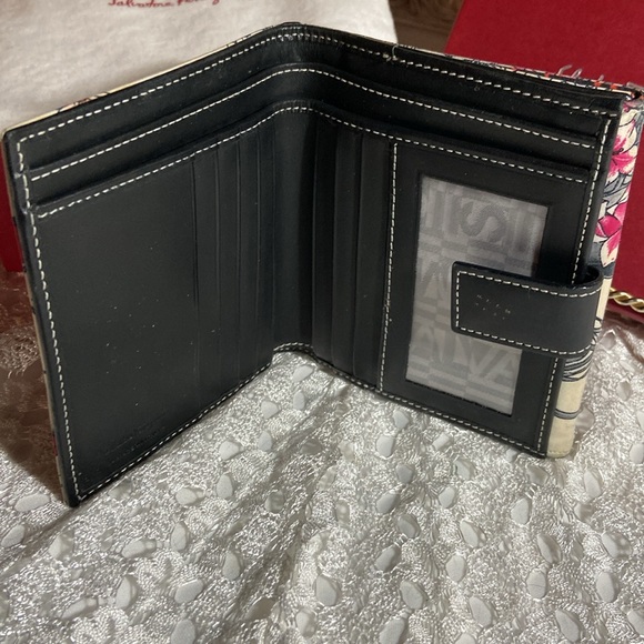 Salvatore Ferragamo Lioness Wallet - Picture 6 of 17